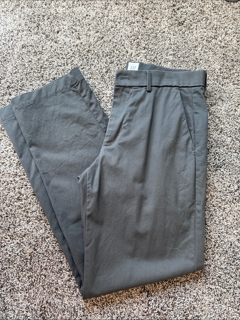 GAP Men's Relaxes Chino Dress Pants 31x32